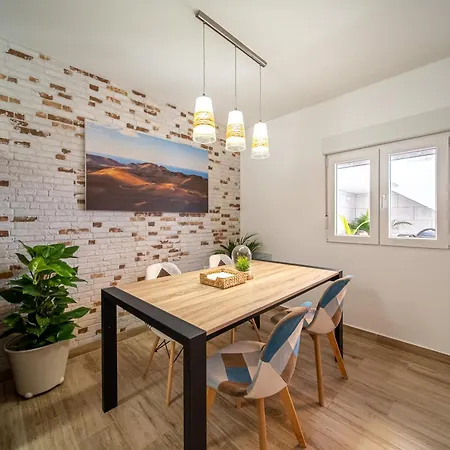 La Calma Playa Honda (Lanzarote)